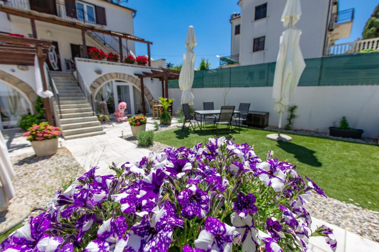 Apartments Mikulin Family Punat Exterior foto